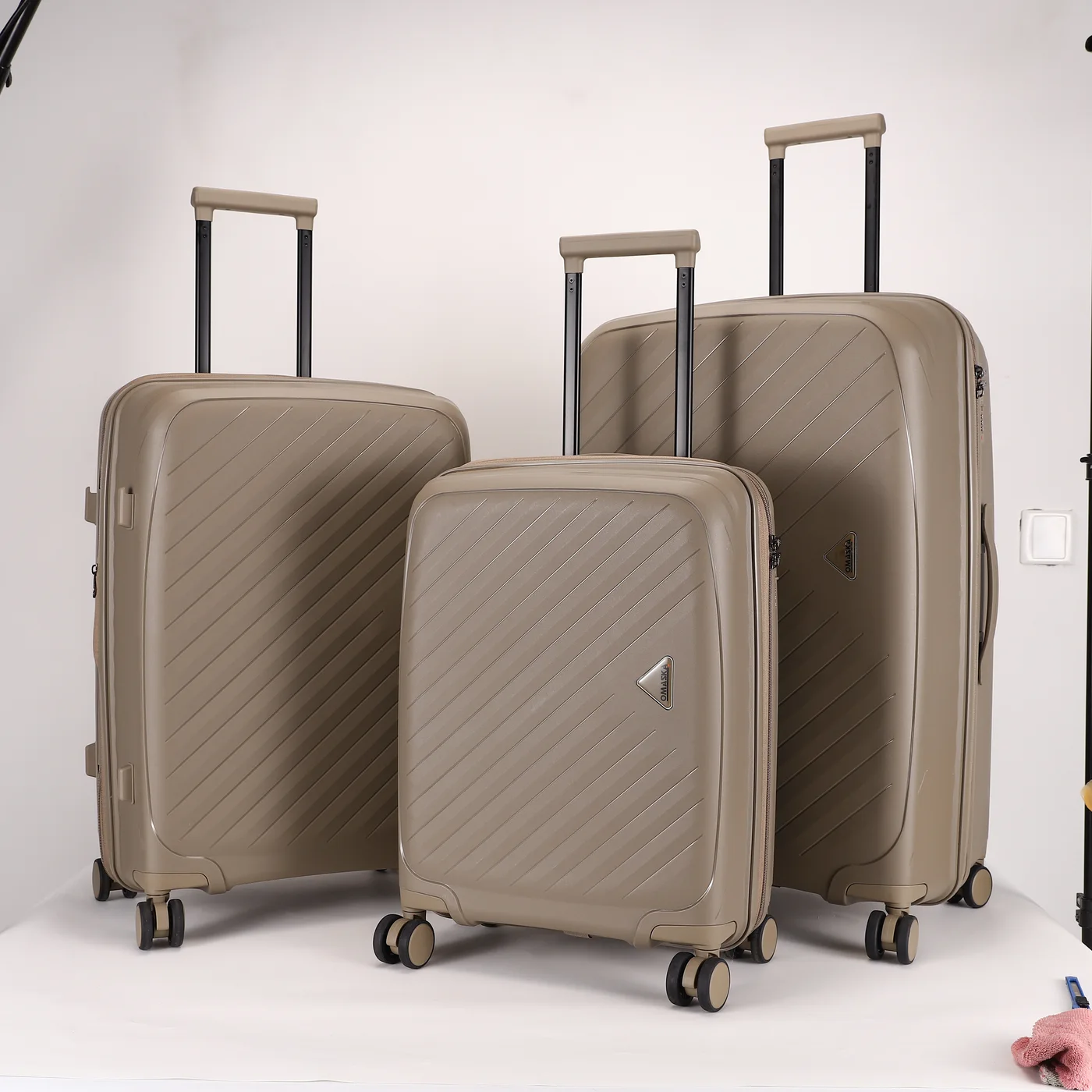 PP hard-shell trolley cases in production colours